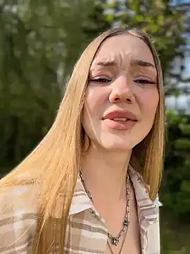 MilaMoone 现场XXX聊天