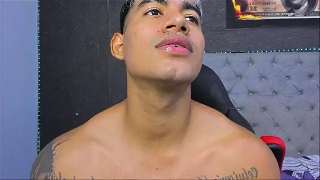 luigi_hot_ Pertunjukan Webcam