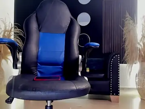 Show modela TitoBell na web-kameri