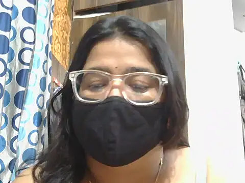 Fuckpussylickass Adlı Modelin Canlı XXX Sohbeti