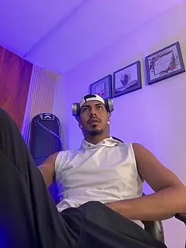 Latinmoster_boss' Webcam Show