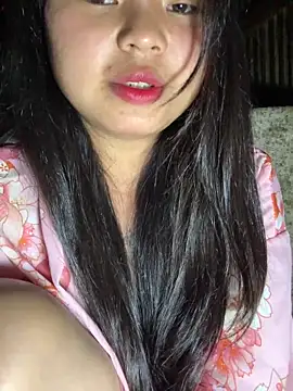 Motminhthoi: διαδικτυακό σόου στην κάμερα