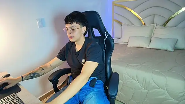 Milo_Storm ওয়েবক্যাম শো