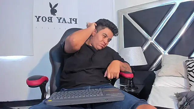 ZeusSmithh live XXX chat