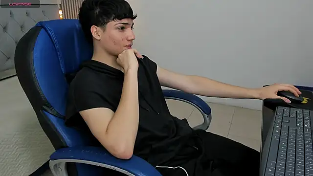 SamBlack_ 在線直播表演