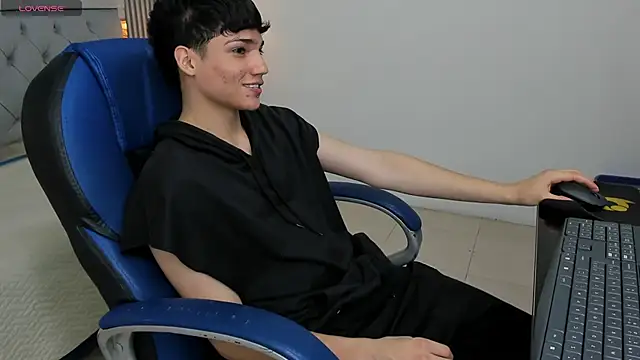 SamBlack_ Adlı Modelin Canlı XXX Sohbeti