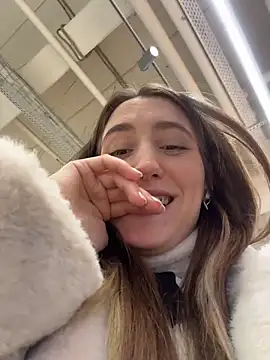 Tiny_Anny Pertunjukan Webcam