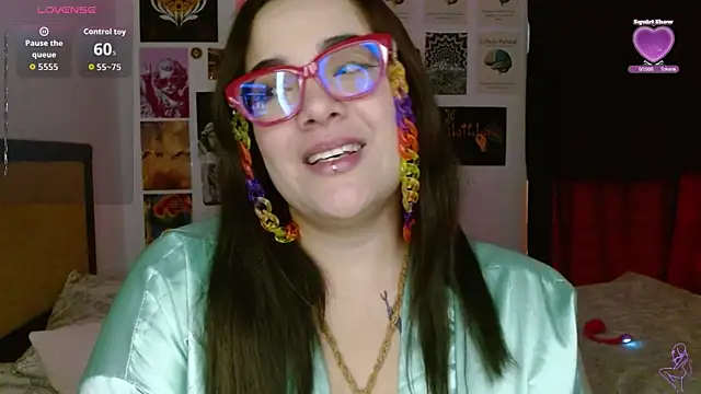 Nova-Satela live XXX chat