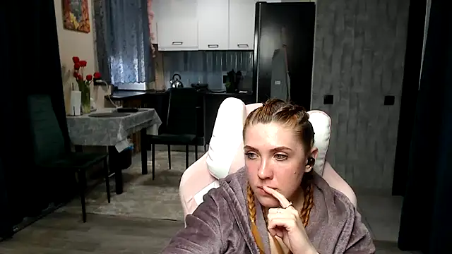 Reginasmilee's Live XXX Chat