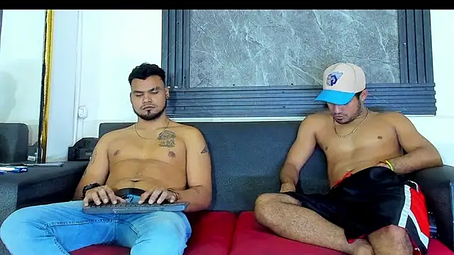 Latins_on_fire webkamerás műsora