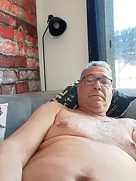 Soloyan: διαδικτυακό σόου στην κάμερα