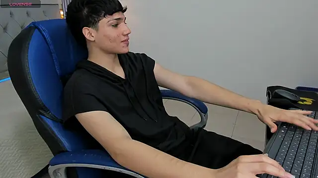 SamBlack_ live XXX chat