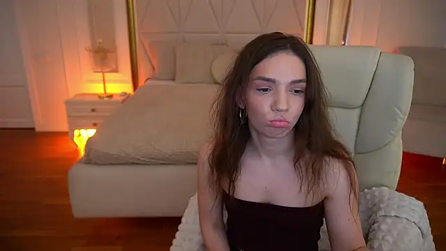 MirielleNymph élő XXX-chatje