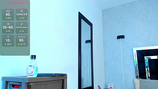 elian_7: διαδικτυακό σόου στην κάμερα