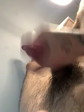 Show modela robeertiito na web-kameri