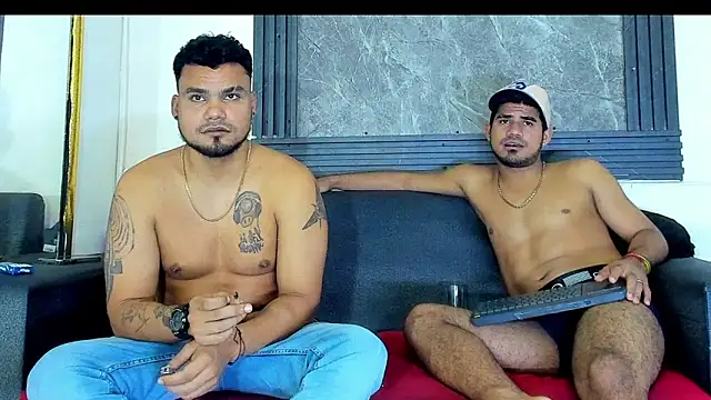 Latins_on_fire Adlı Modelin Web Kamerası Şovu