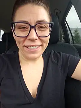 Ellie-Elizabeth: διαδικτυακό σόου στην κάμερα