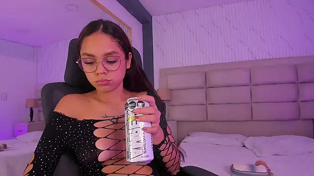 Онлайн чат XXX CarolineFyre