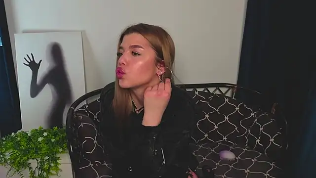 DelenaRinesのライブXXXチャット