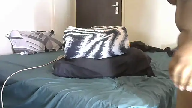 AddictiveAssCurves live XXX chat