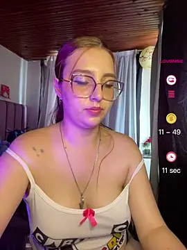 CoraVibes Live XXX Chat