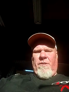 Reddog833's Webcam Show