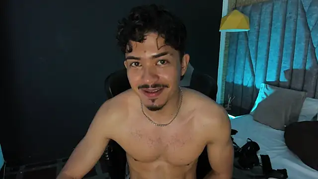 NicolaiKarav Adlı Modelin Canlı XXX Sohbeti