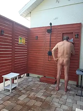 Pokazy przed kamerką – theclubist111