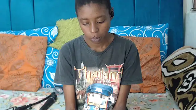 SweetSlenderChoc's Webcam Show