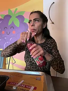 NicoleSmyth Adlı Modelin Canlı XXX Sohbeti