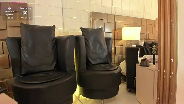 NaomyRiveraのライブXXXチャット