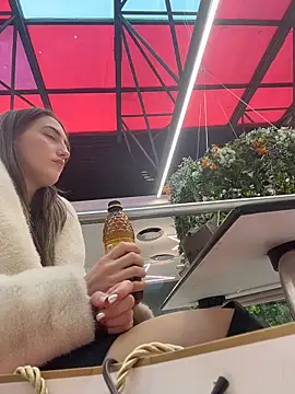 Tiny_Anny Pertunjukan Webcam