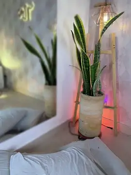 Nicolemorelli2: онлайн-секс-чат