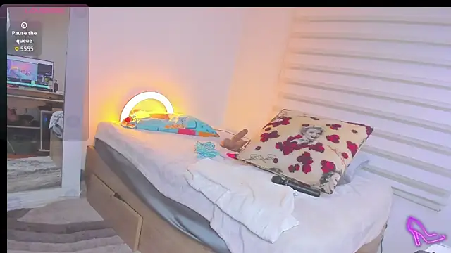 SharonVelvet Adlı Modelin Canlı XXX Sohbeti