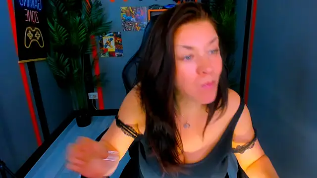 AnaMillsのライブXXXチャット