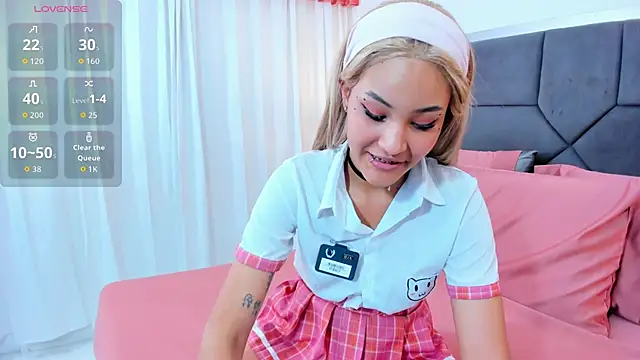 XXX chat uživo modela mia__poppy