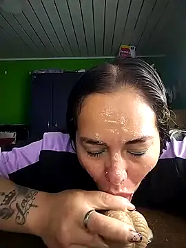 emily_sweet13's Webcam Show