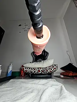 big_pusyy Show in webcam