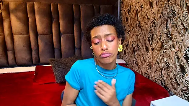 Chat +18 de Zia_Green ao vivo