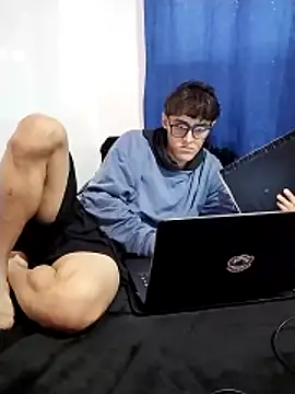 AoA-BoyStudent: вебкам-шоу