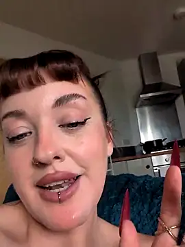 Petite_Juicy_Olive's Webcam Show