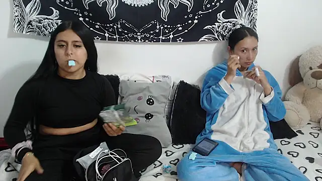 Chat XXX ao vivo de emily_n_abby