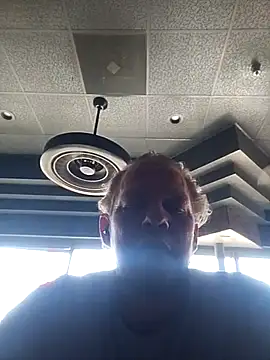 yourMasterisBored: вебкам-шоу