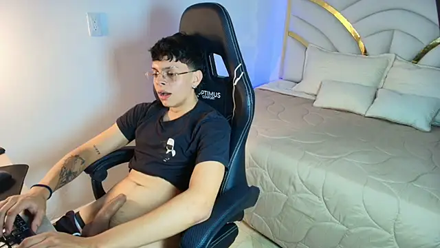 XXX chat uživo modela Milo_Storm