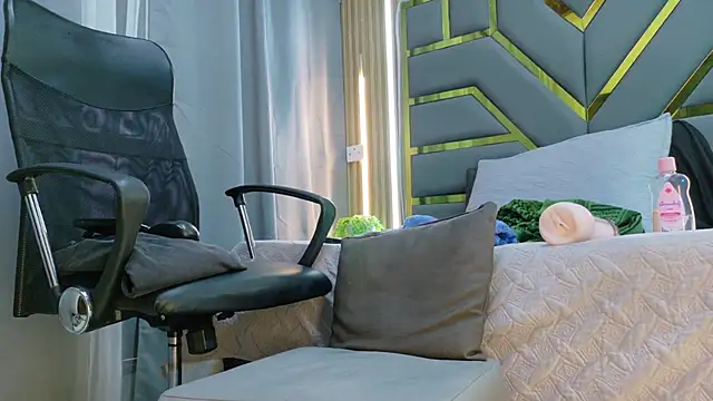 Leo_Miller_: διαδικτυακό σόου στην κάμερα