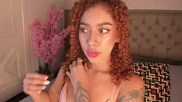 Sienna_brunette's Webcam Show