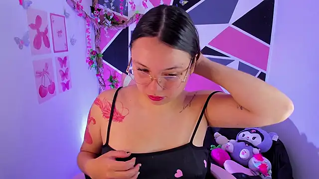 دردشة little_emma0 الجنسية المباشرة