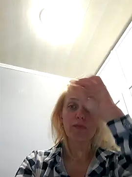 Chat +18 de MiaLove183 ao vivo