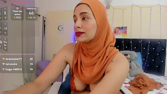 Chat XXX en directo de ShanaJamil