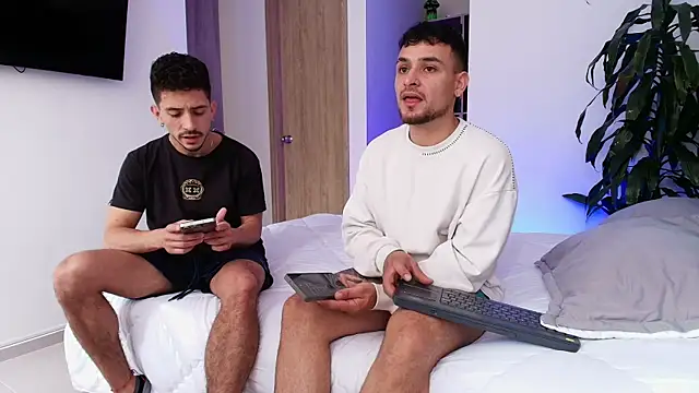 Two_sinzXX's Live XXX Chat